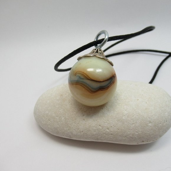 Uranium glass marble pendant - Picture 2 of 12